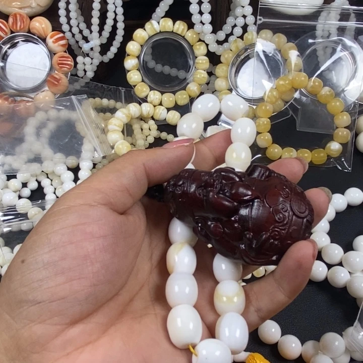 慧***魔香榧木花梨木。桶珠手持1条