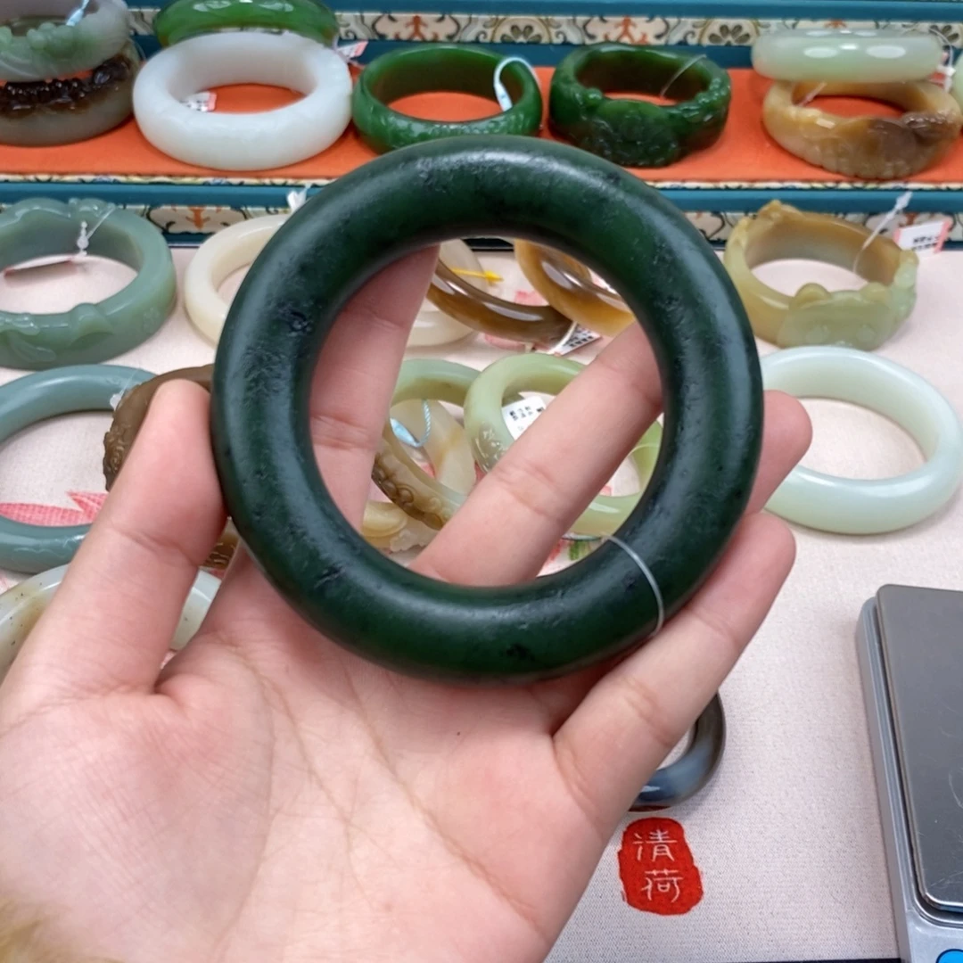 和田玉未镶嵌手镯