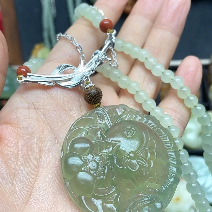 未镶嵌蛇纹石玉颈饰