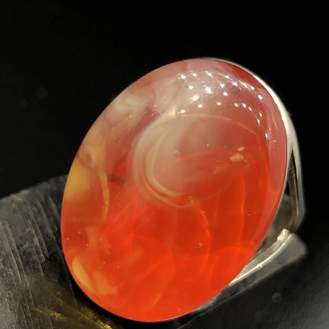 原生态荧光拉丝琥珀戒指