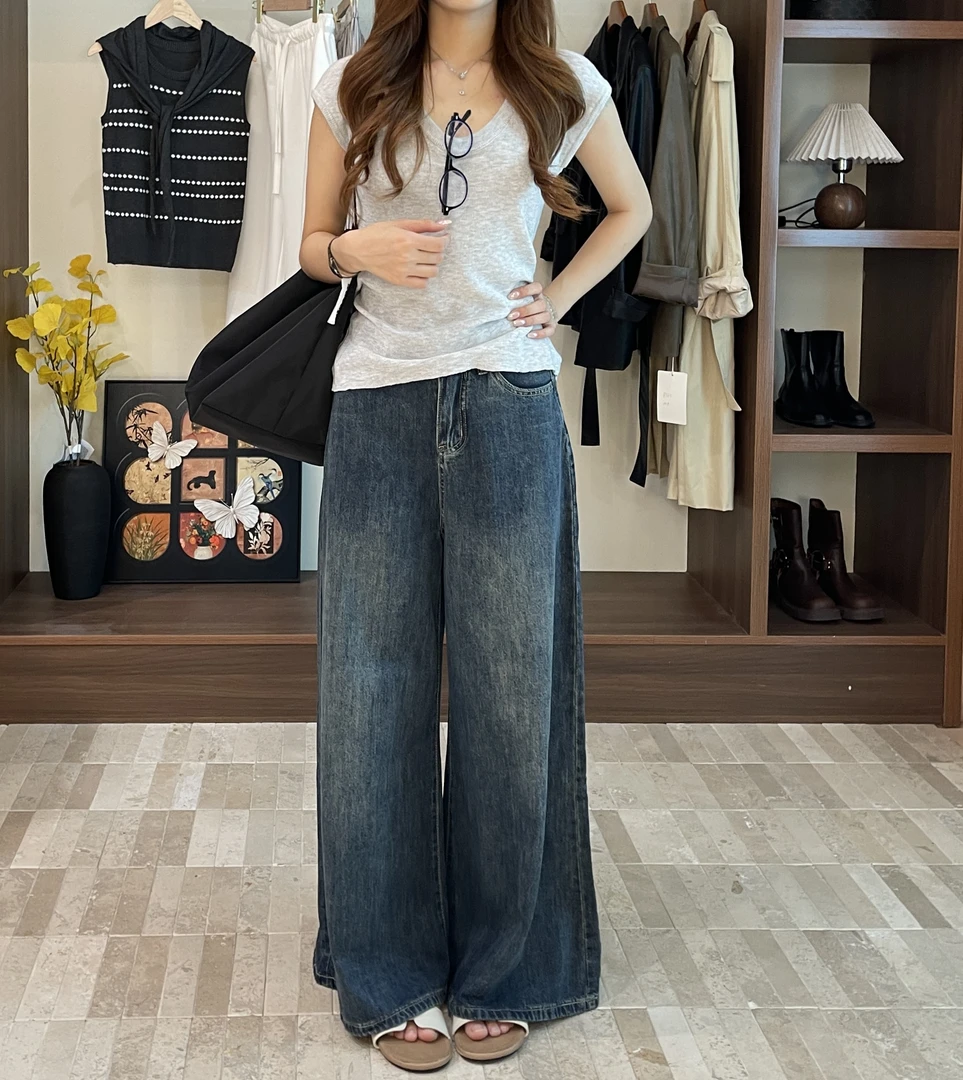 8122 韩系简约高腰显瘦直筒阔腿牛仔裤（s裤长100左右 s腰围64）