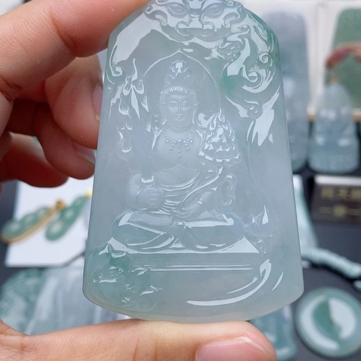 刺***？翡翠未镶嵌颈饰虚空藏