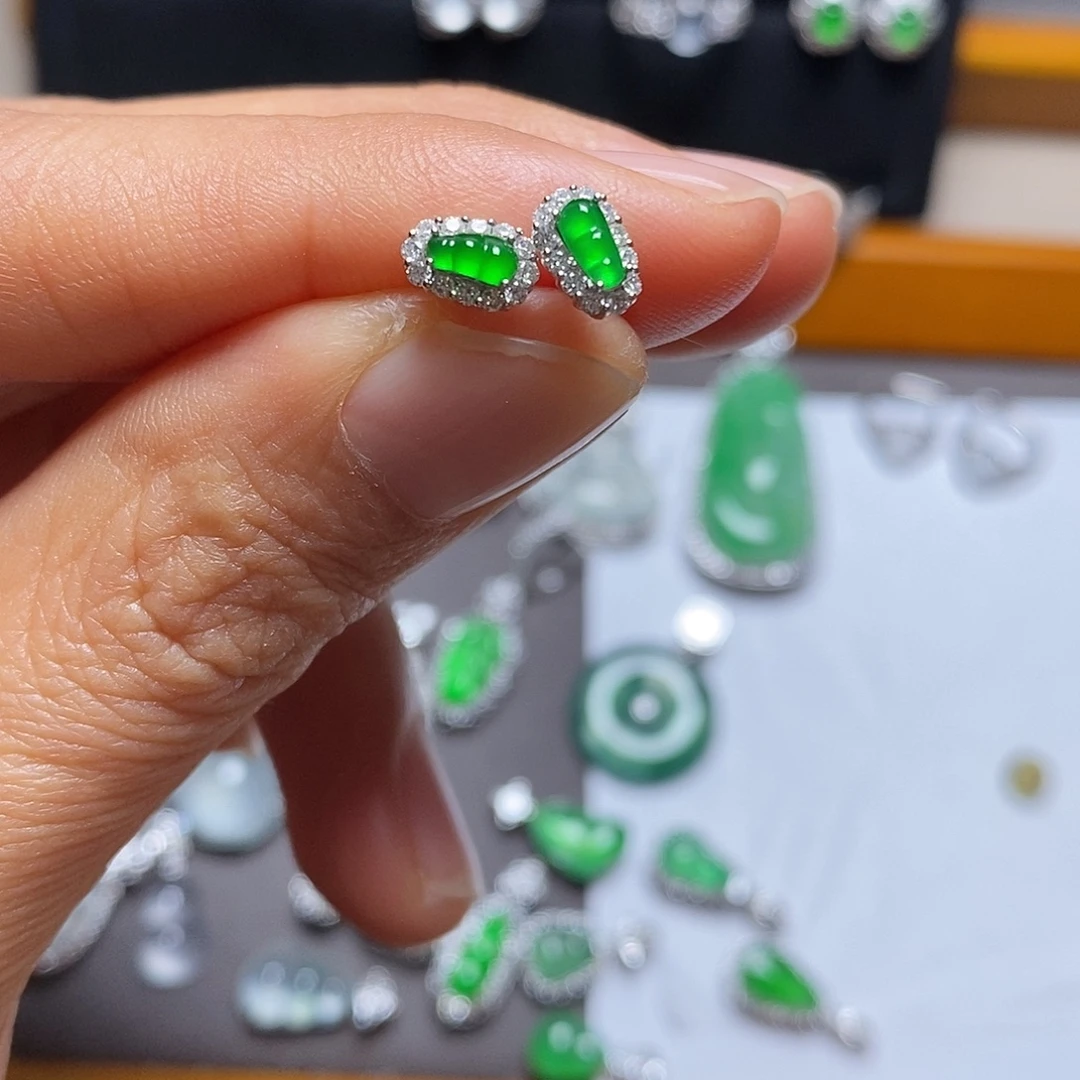 翡翠18K金镶嵌颈饰耳钉