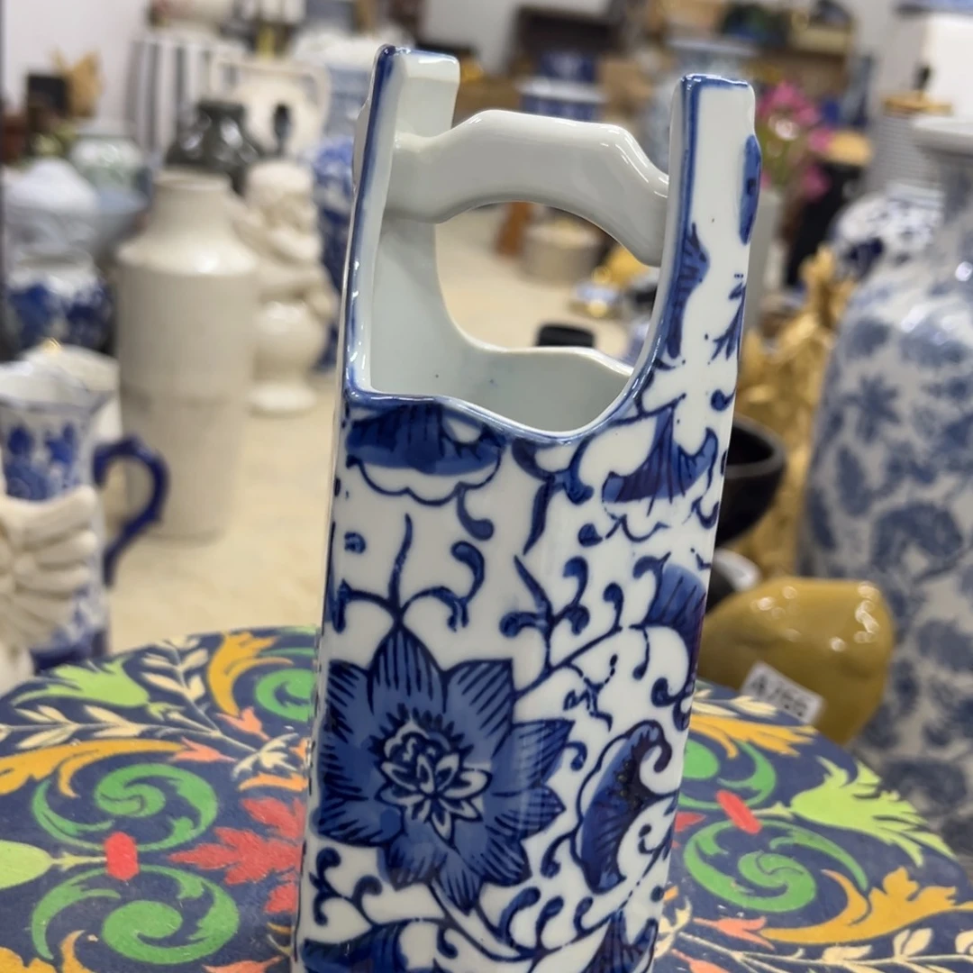 微瑕青花瓷器值得购买