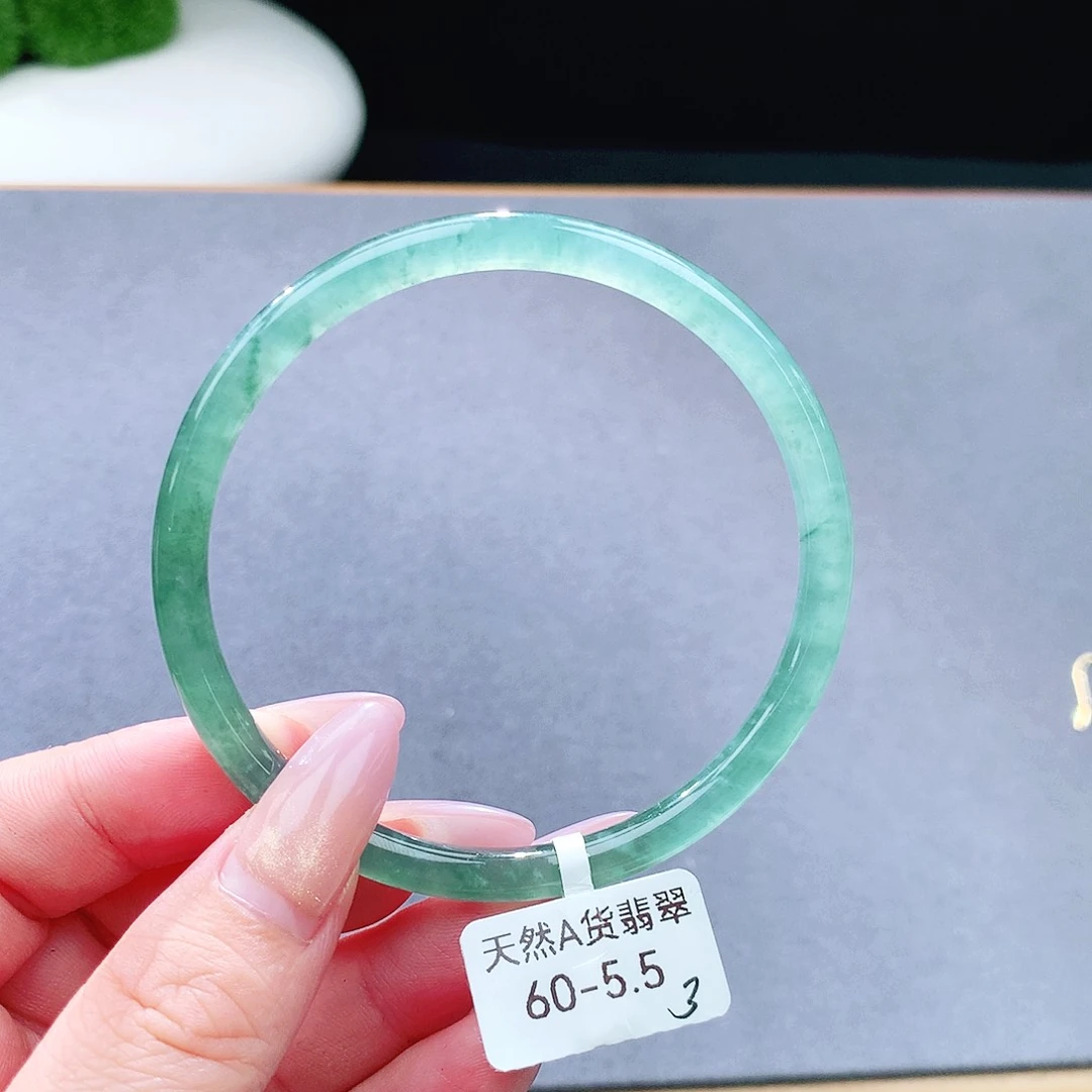 未镶嵌手镯（圆镯）翡翠
