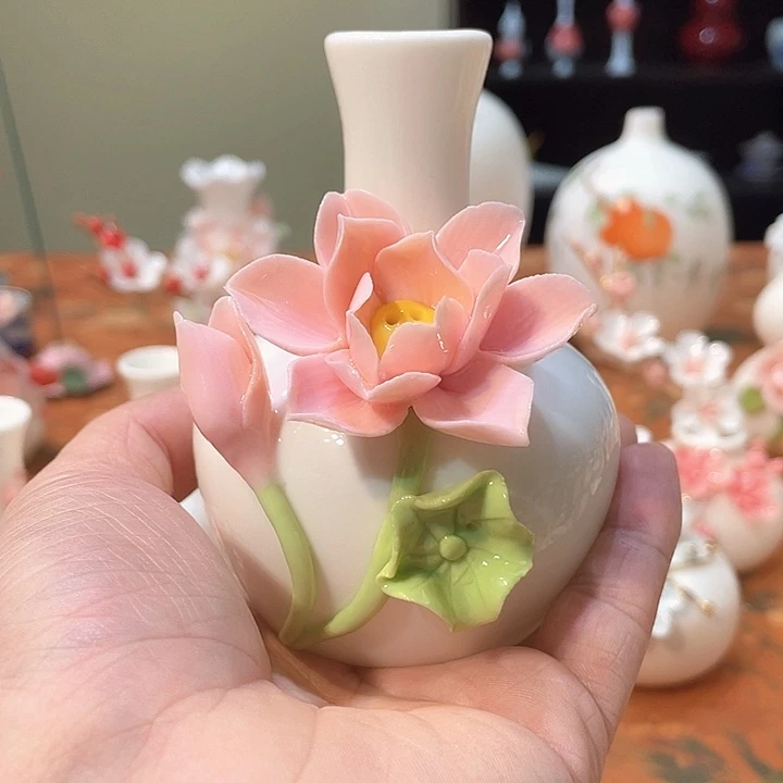 手工陶瓷精致摆件