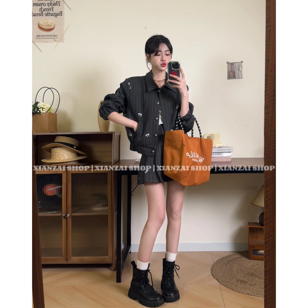 XIANZAI【劳伦斯女孩】秋季新款蝴蝶结竖条纹夹克外套短裙两件套装