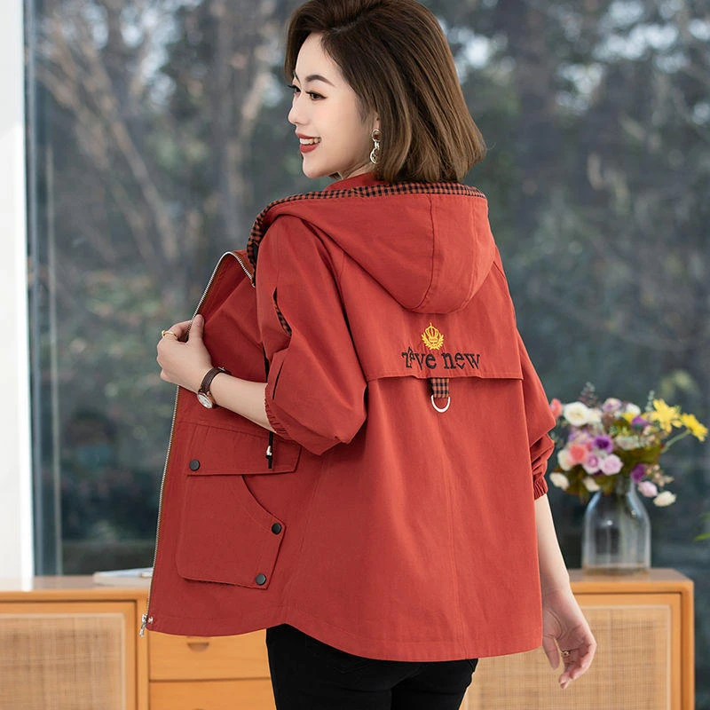 妈妈短款外套新款中年女士洋气宽松大码风衣40岁50中老年春秋上衣
