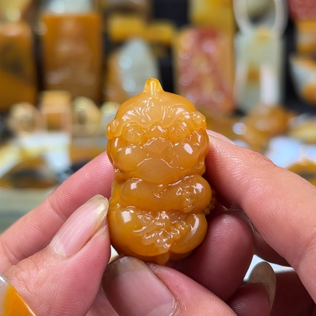 未镶嵌石英质玉（黄龙玉）颈饰