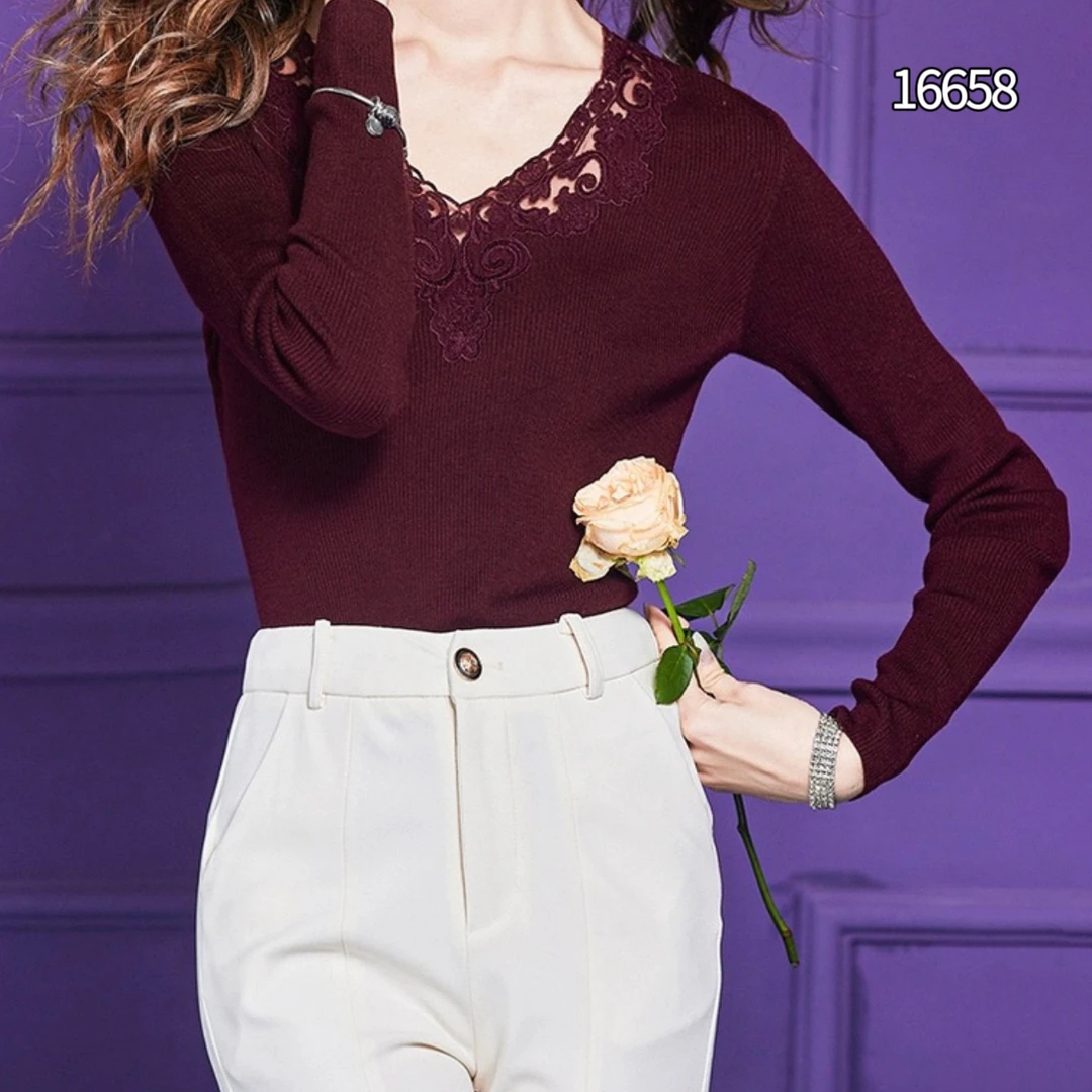16658（部分无水洗唛，介意慎拍）WANGDAN鸡心领领口蕾丝拼接针织衫