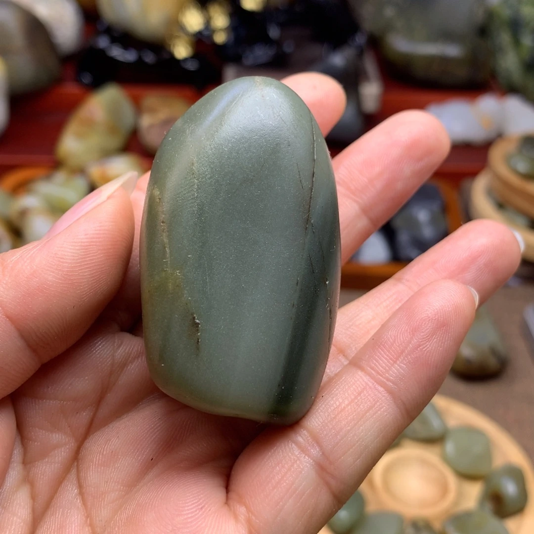 明***刀和田玉未镶嵌颈饰