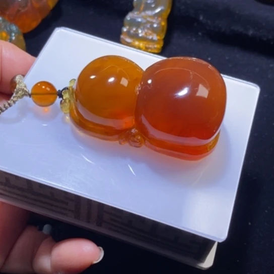 琥珀未镶嵌裸石红蜜葫芦38.8克