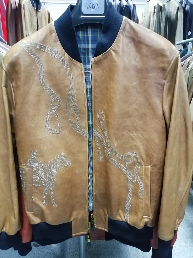 男士姜黄油蜡羊皮刺绣棒球夹克