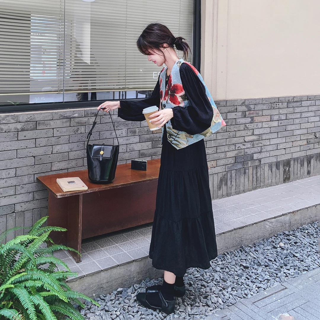 法式赫本风黑色连衣裙套装女2025初秋穿搭高级感油画马甲两件套装