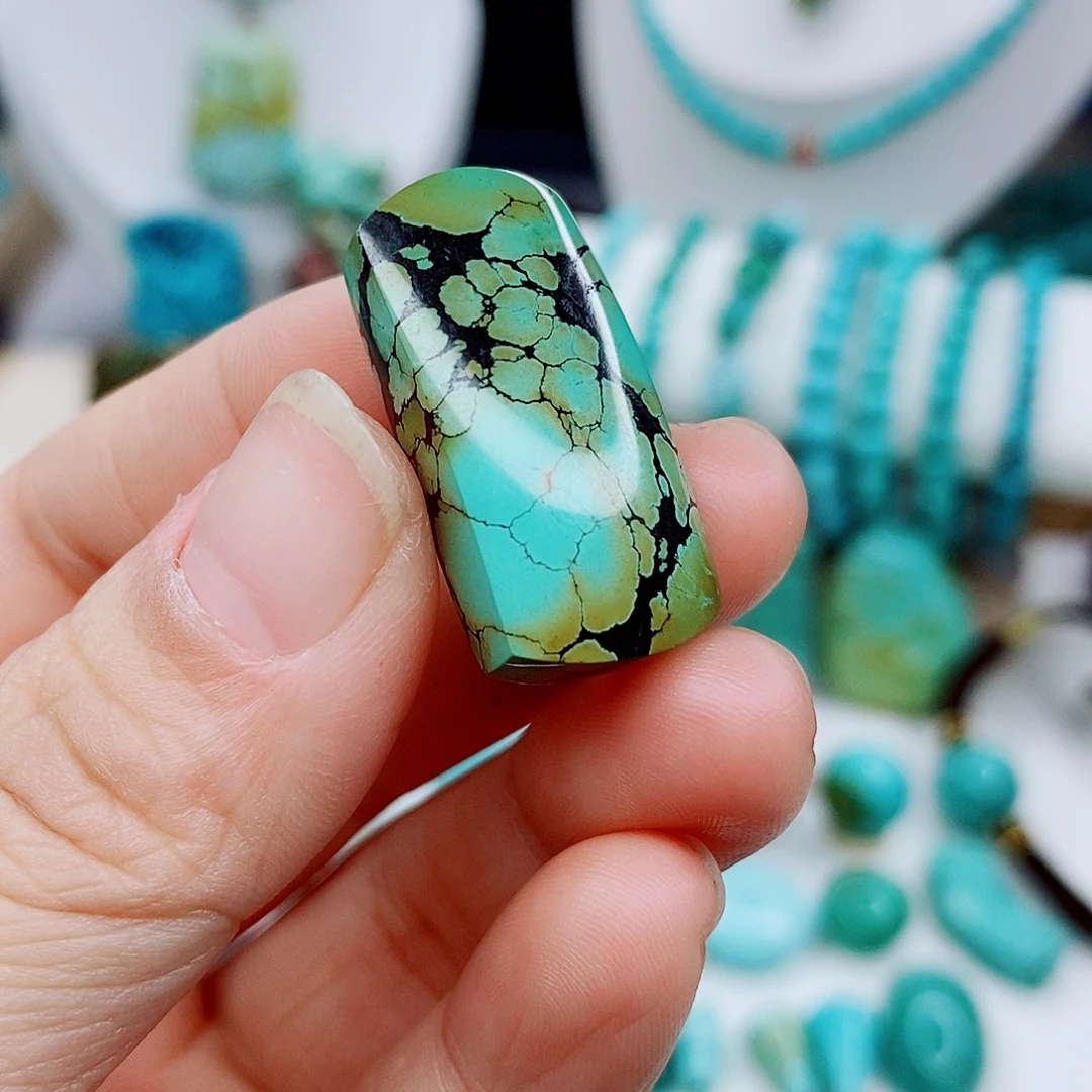 绿松石未镶嵌颈饰