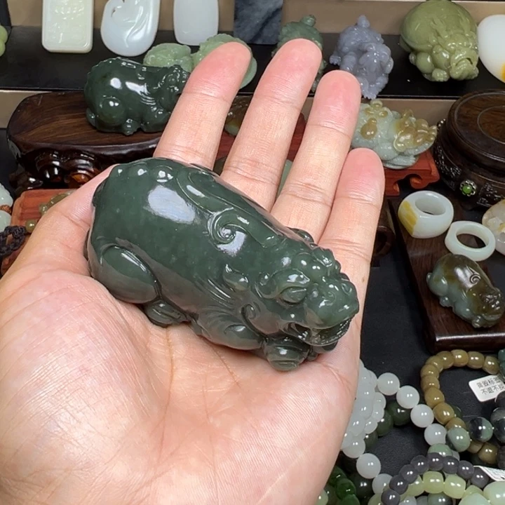 段***下未镶嵌手链和田玉