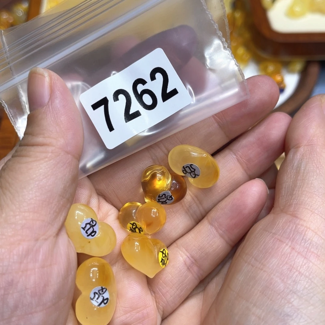 酉***酉未镶嵌琥珀珠宝奇石