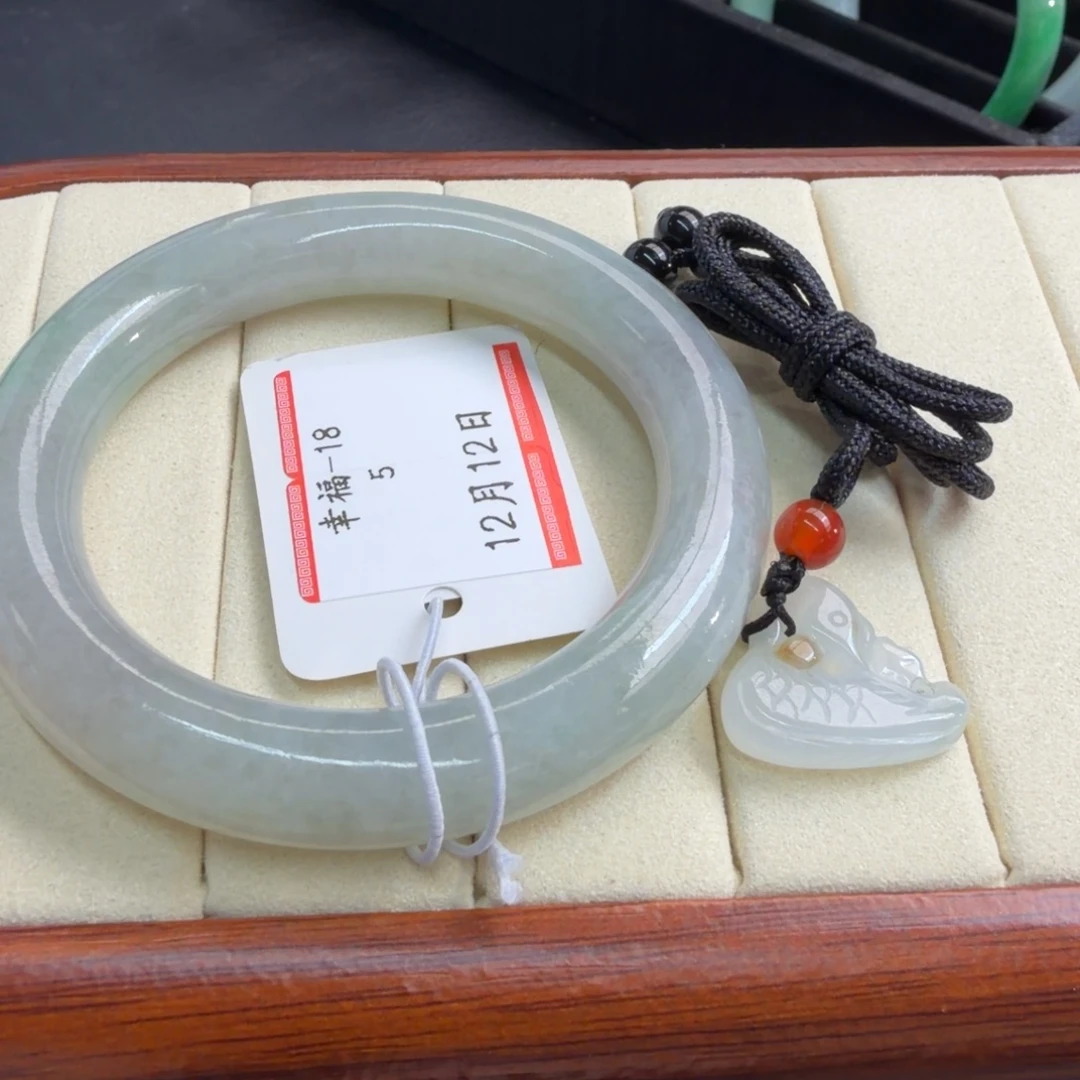 拾***赎翡翠未镶嵌手镯53