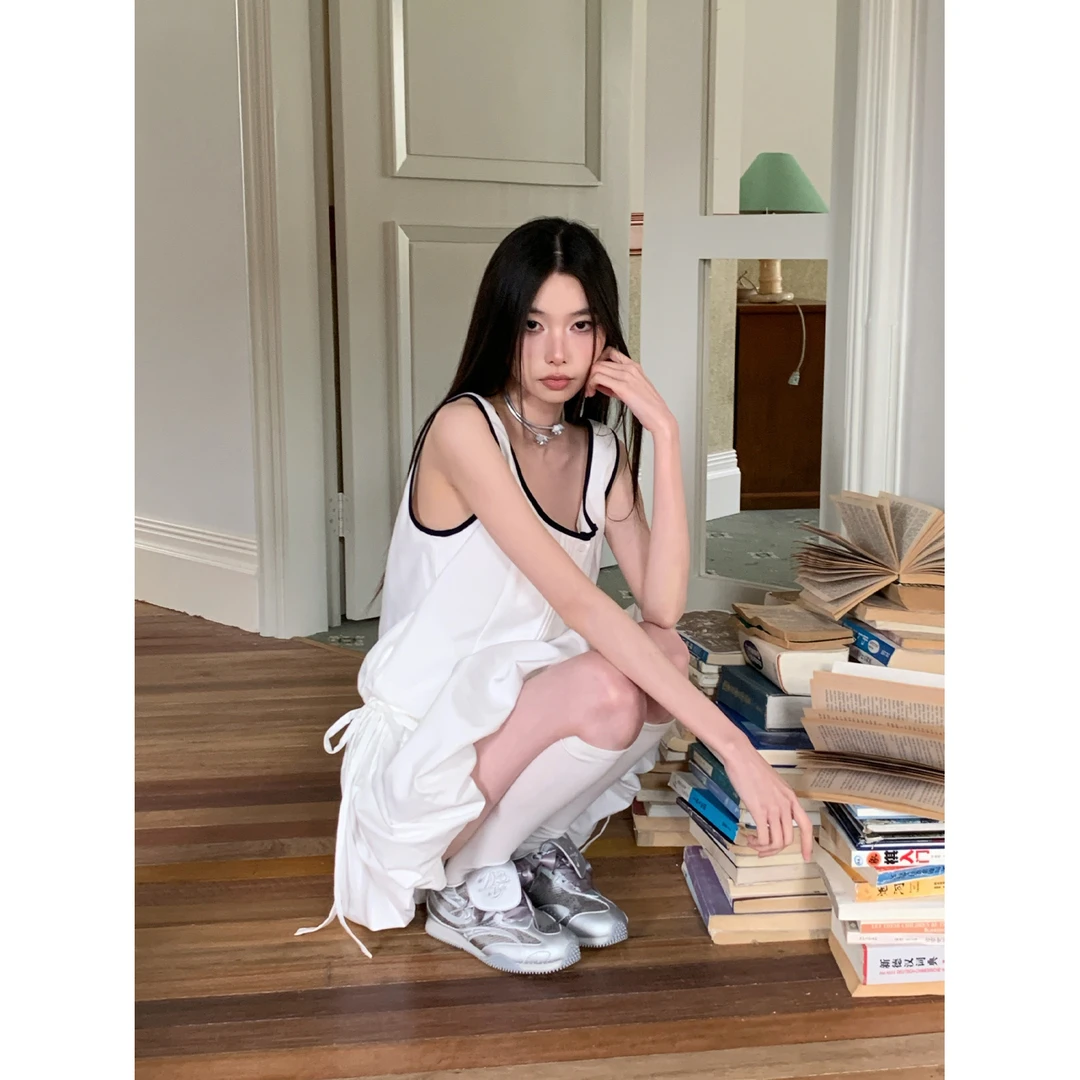 白色高级感运动休闲无袖花苞裙女春夏新款时髦气球气泡背心连衣裙