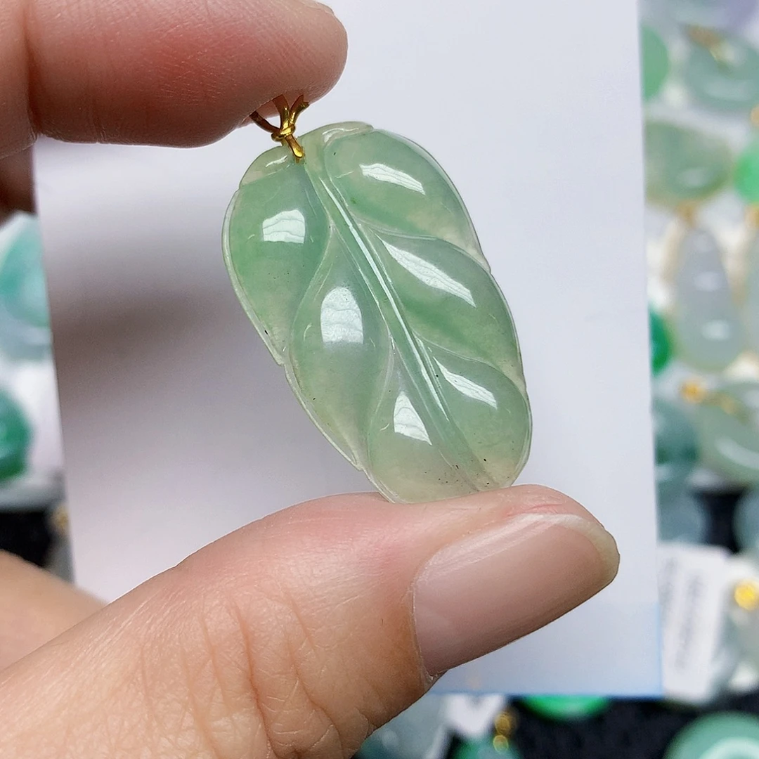 翡翠18K金镶嵌颈饰4678864