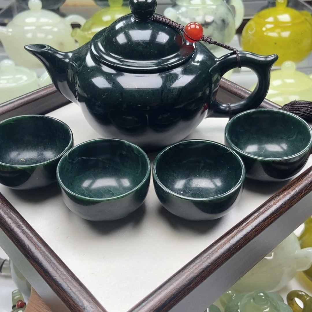 蛇纹石玉未镶嵌壶