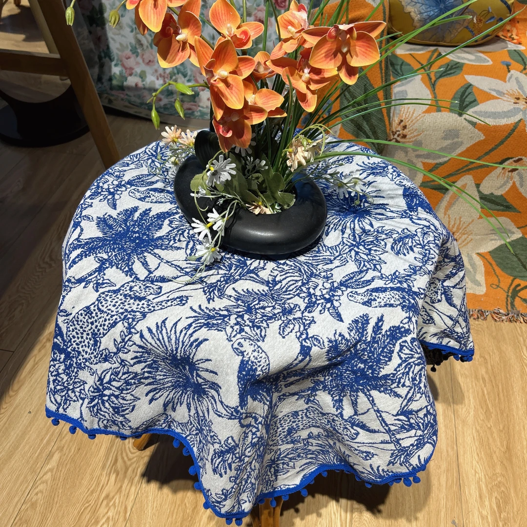 DY144-1棉麻质（90*90cm）蓝底青花瓷丛林动物网红盖巾