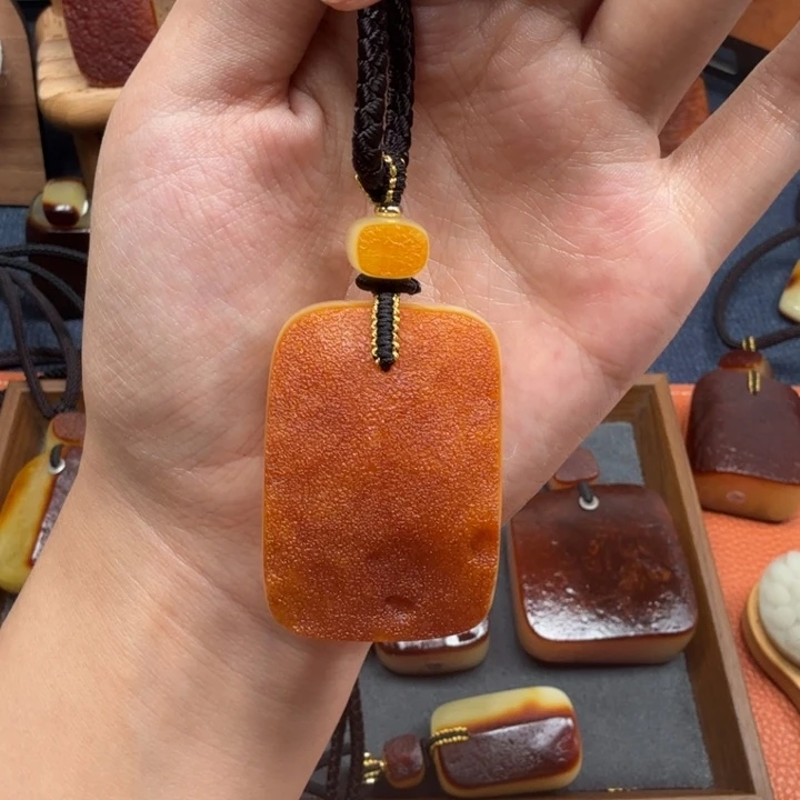 蜜蜡未镶嵌吊坠(赠链)