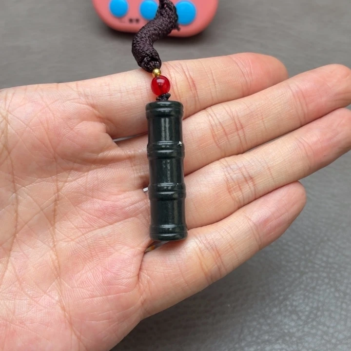 从***。和田玉未镶嵌挂件