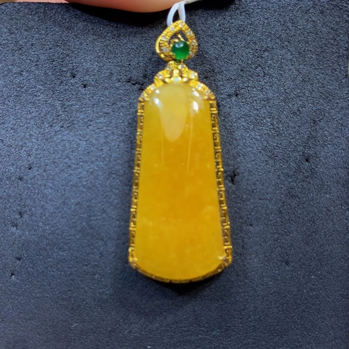 翡翠18K金镶嵌颈饰翡翠