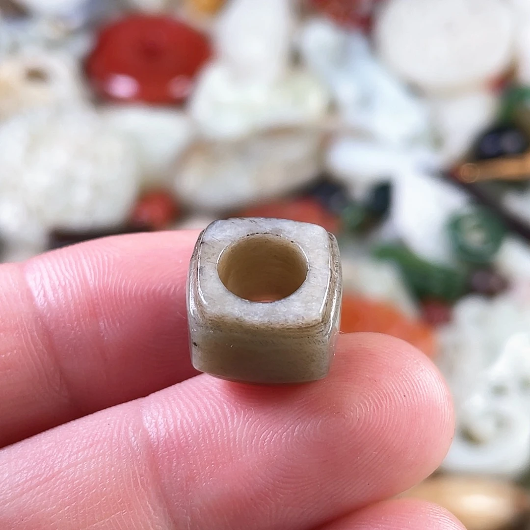 和田玉（糖玉）颈饰未镶嵌