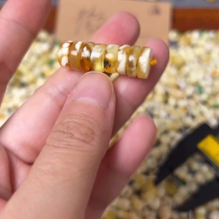 蜜蜡未镶嵌裸石10.6mm一组