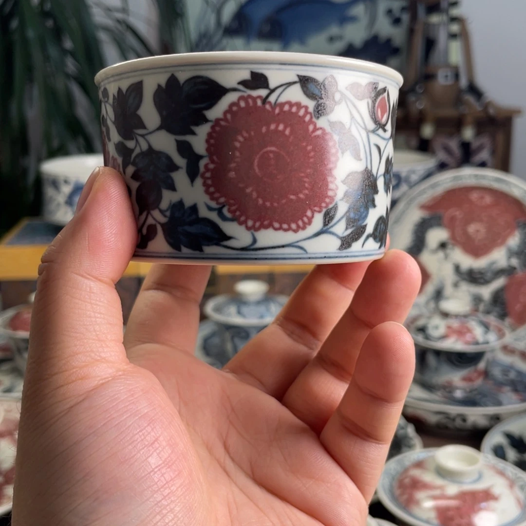 青花釉里红牡丹花杯子