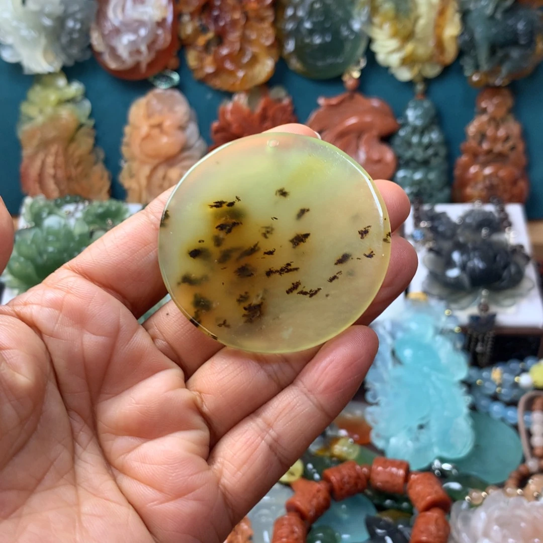 蛇纹石玉未镶嵌挂坠