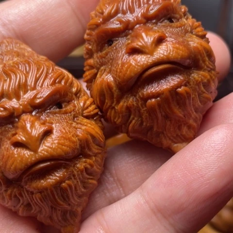 橄榄核把件大圣手球一对3.2左右