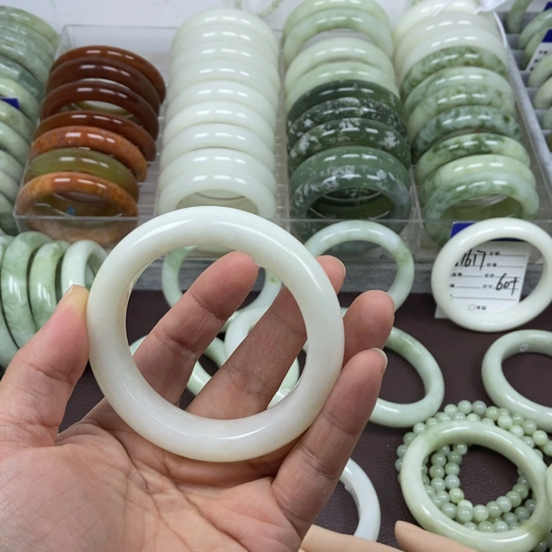 山***峰蛇纹石玉未镶嵌手镯