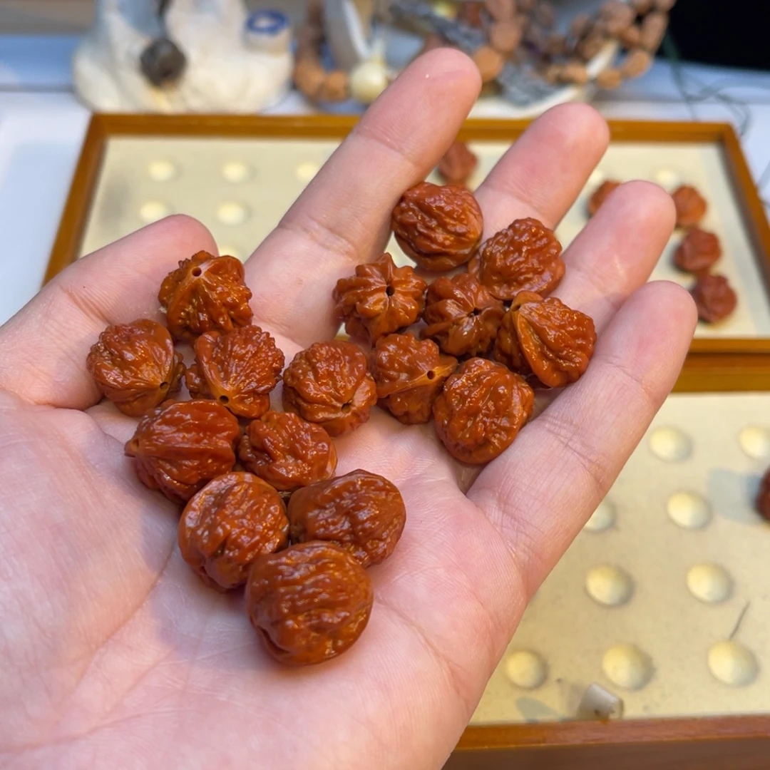 金***业文玩核桃手串蛤蟆头