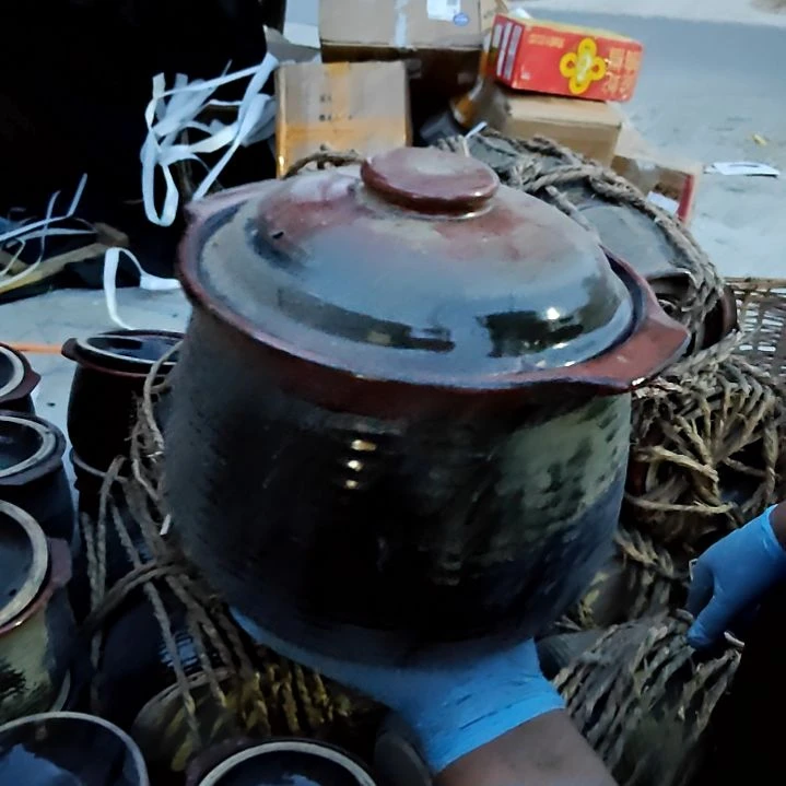 摆件盘子碗茶壶啥都有