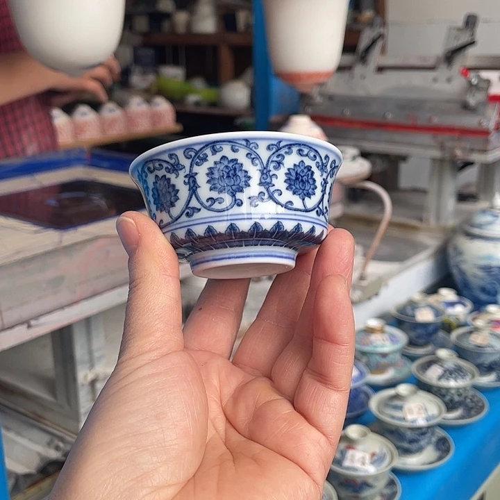 青花釉下彩杯子哈