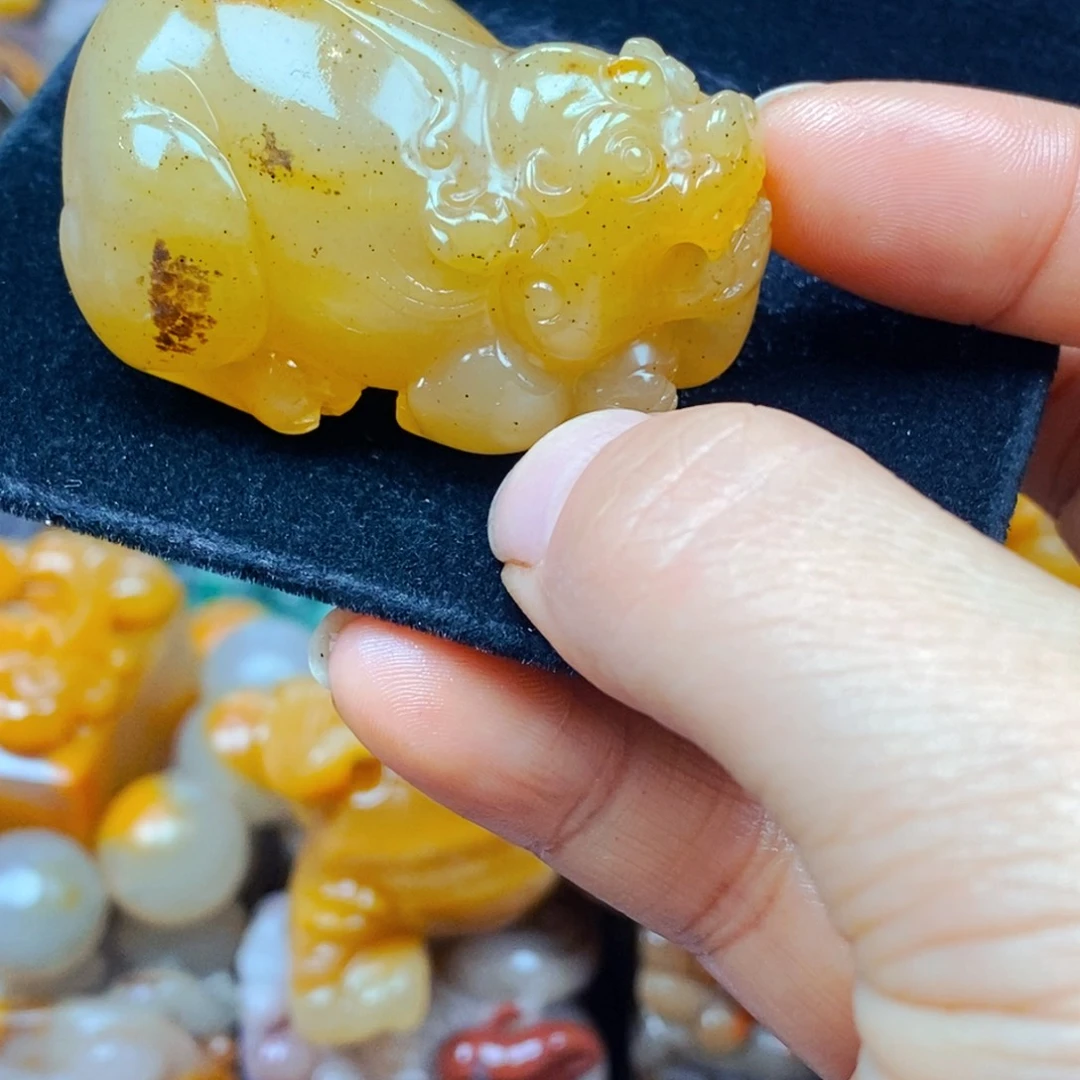 未镶嵌石英质玉（黄龙玉）吊坠(不含链)