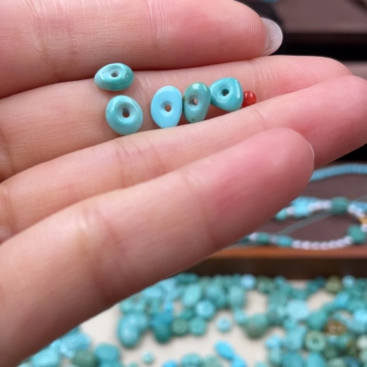 南红玛瑙未镶嵌耳饰