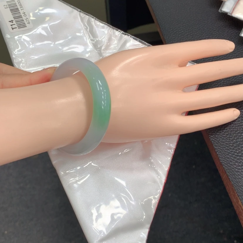 【闪购商品】翡翠手镯未镶嵌虎*尼翡翠