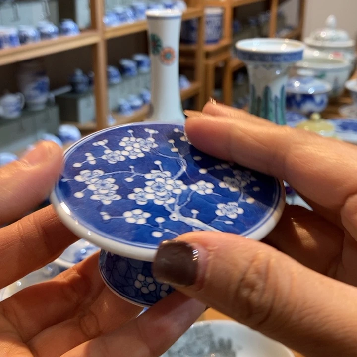 杯冰梅盖置青花摆件