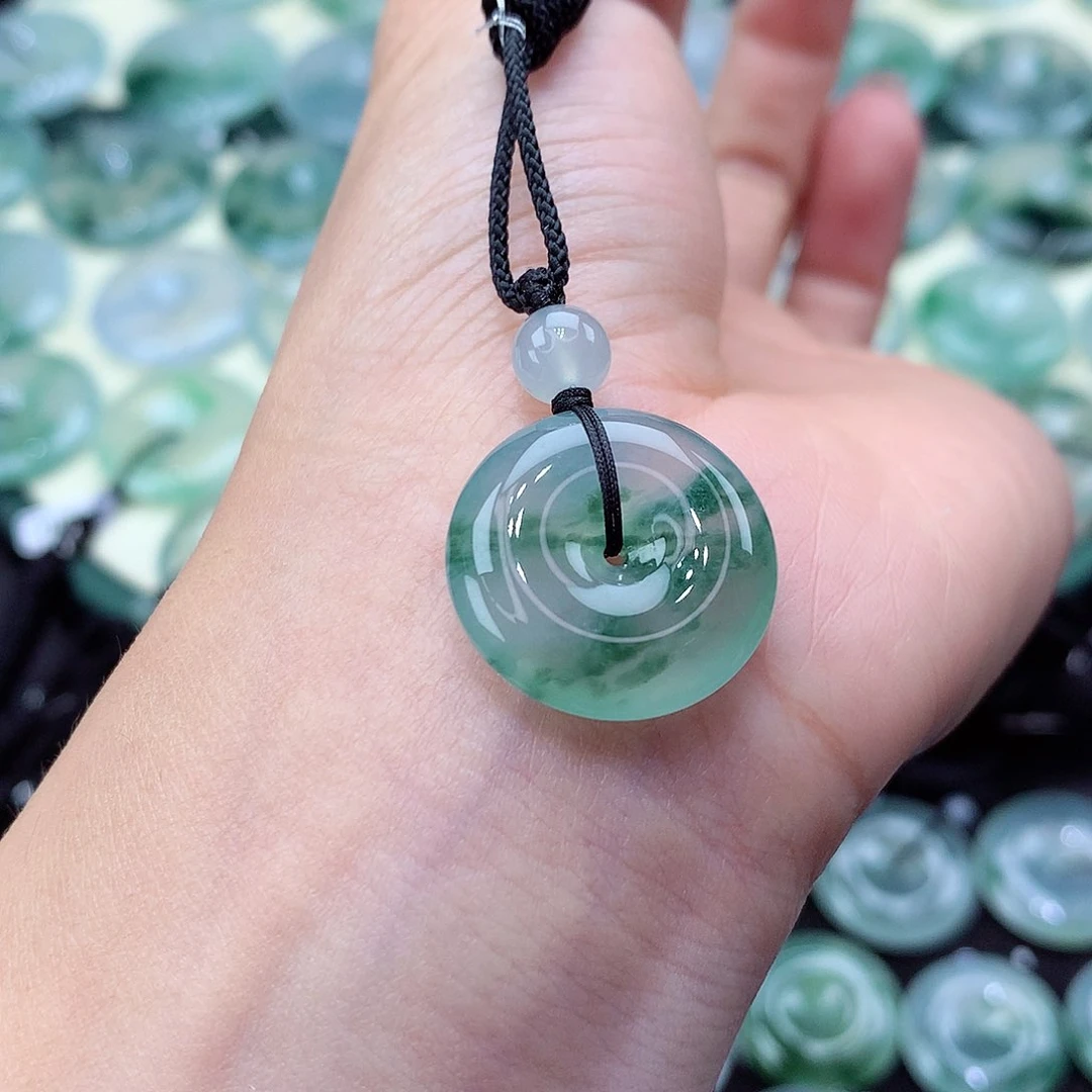 翡翠未镶嵌颈饰编号47。尺寸21-6.2