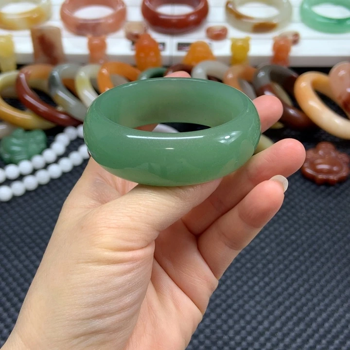 石英岩玉未镶嵌手镯