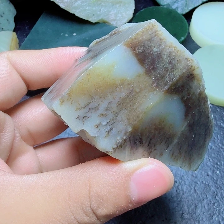 和田玉（糖玉）未镶嵌珠宝奇石