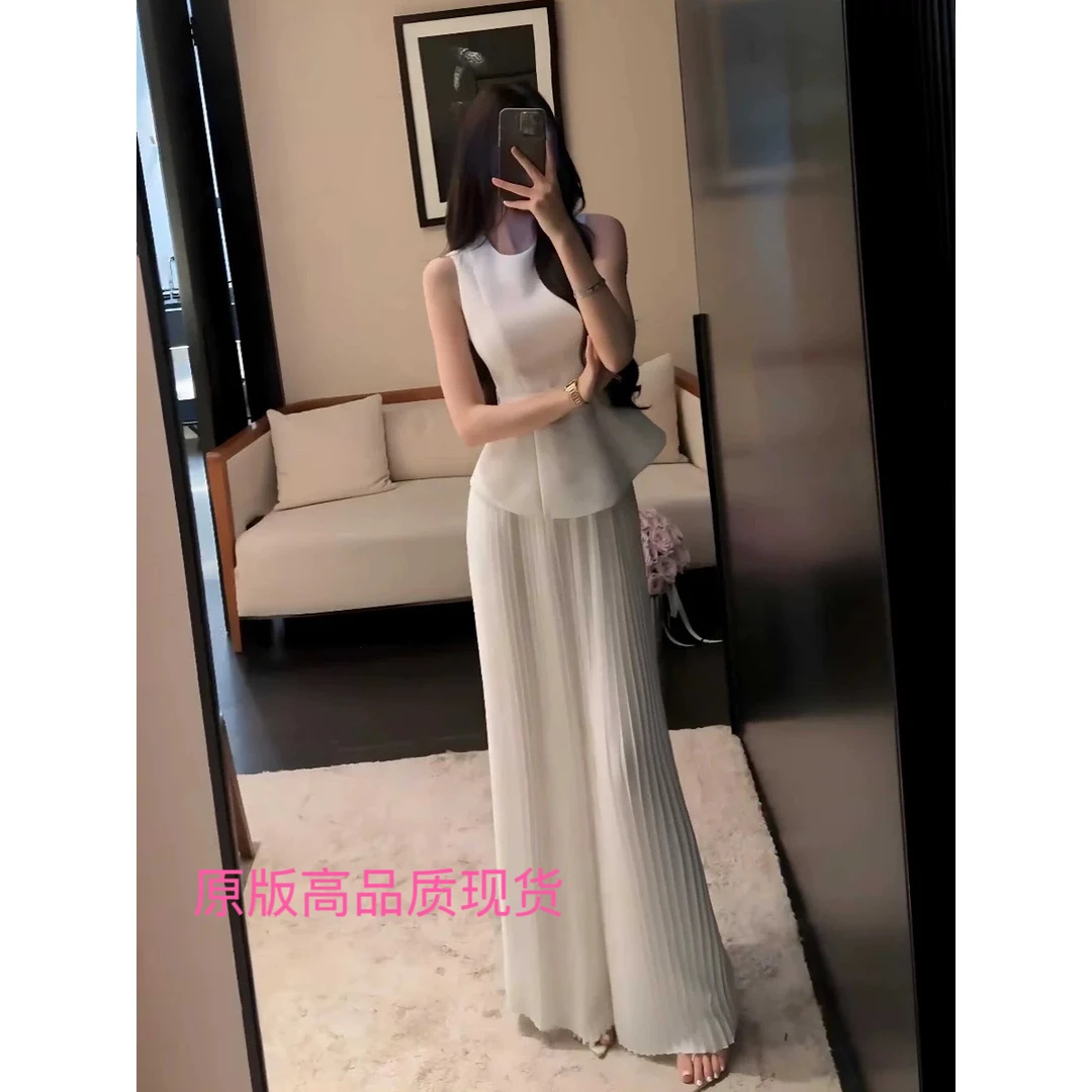 今年流行的漂亮欧货时尚高级感小香风白色无袖上衣裤子套装女夏季