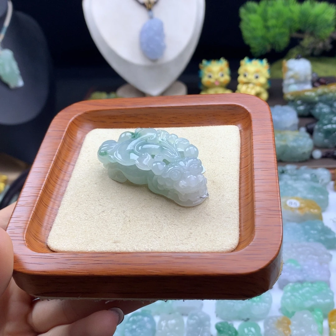 翡翠未镶嵌颈饰翡翠1