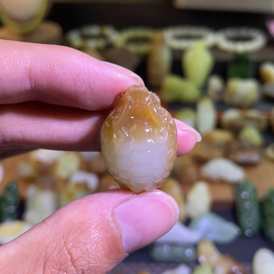 颈饰未镶嵌和田玉且末糖白龙龟吊坠