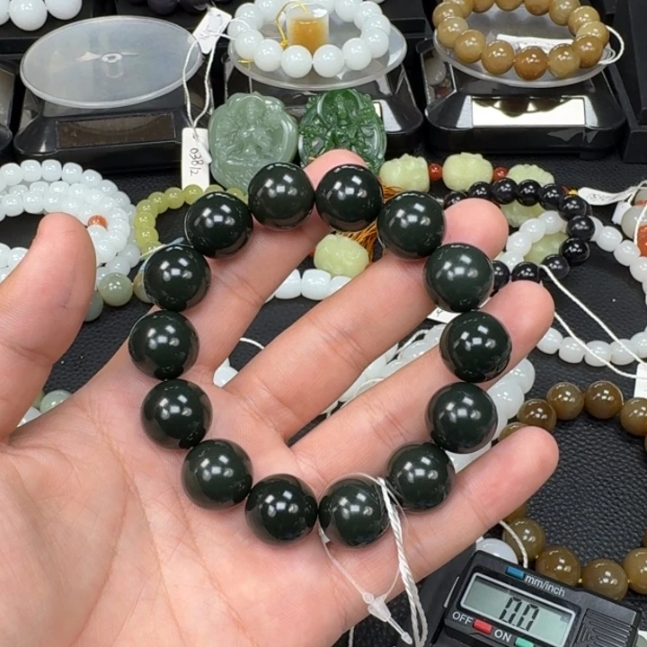 和田玉未镶嵌手串