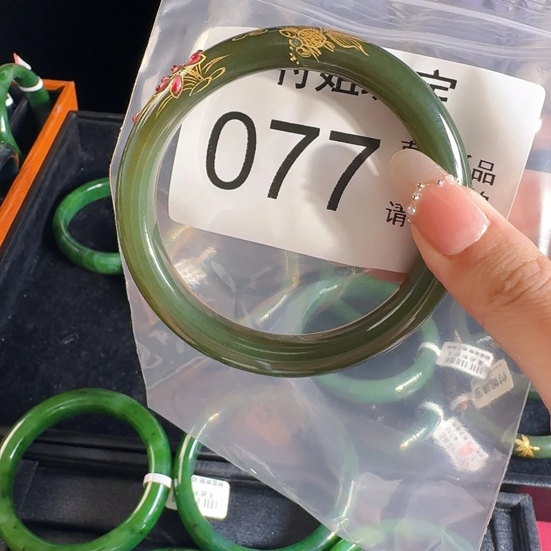 颈饰未镶嵌和田玉手镯63 077号